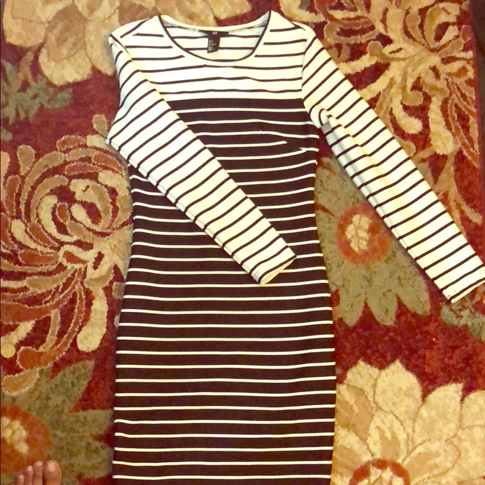 Ribbed black and white dress